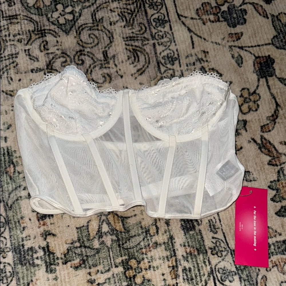 Elegant White Lace Bustier